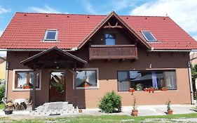 Becze Vanda kulcsosház